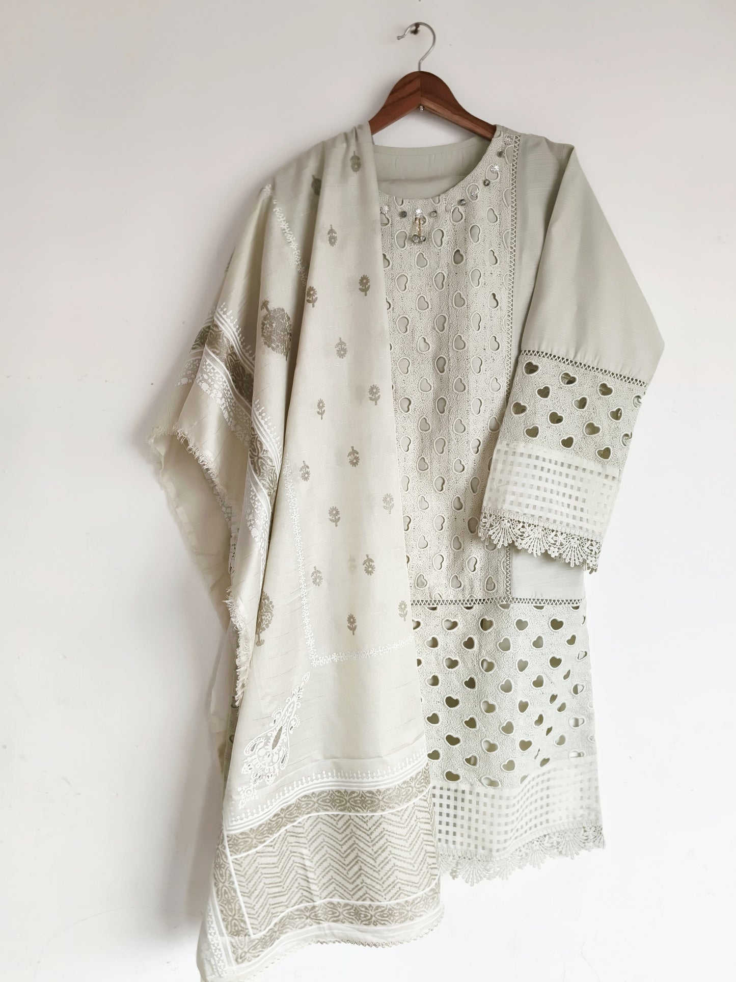 Embroidered 3-Piece Lawn Suit Light beige.