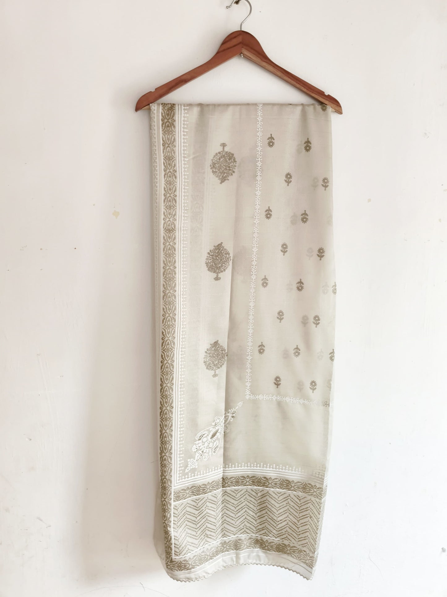 Embroidered 3-Piece Lawn Suit Light beige.