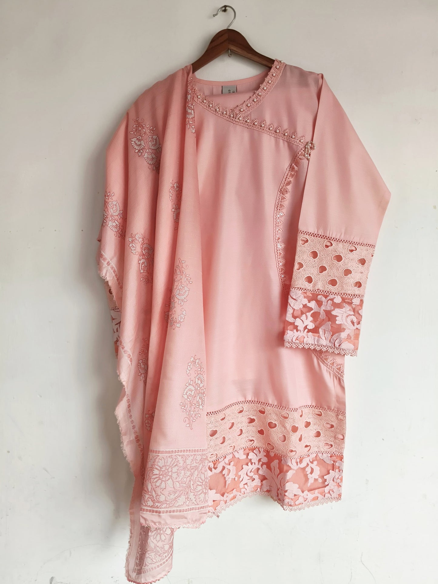 Luxury Embroidered 3 Piece Lawn Suit – Soft Pink