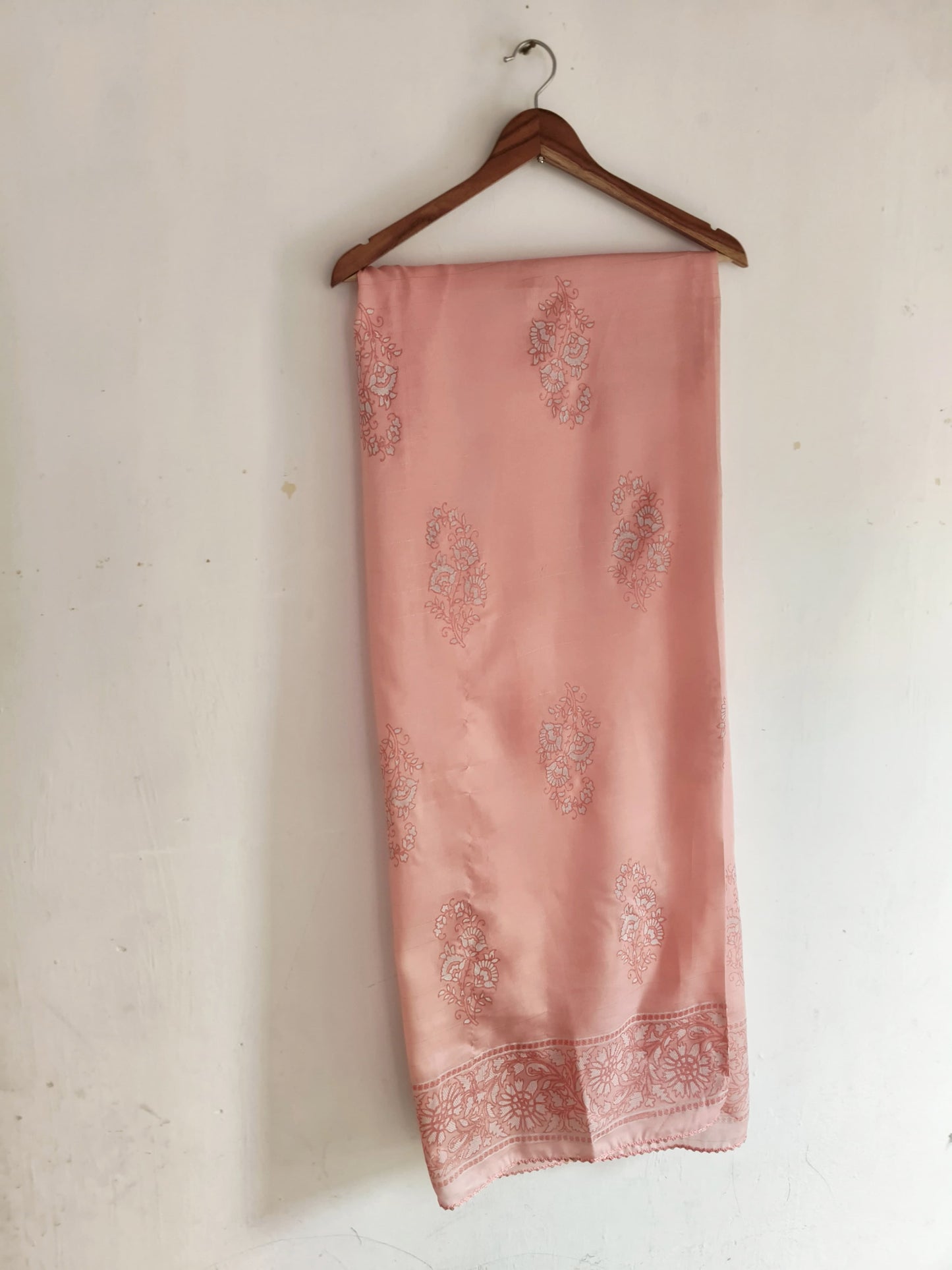 Luxury Embroidered 3 Piece Lawn Suit – Soft Pink