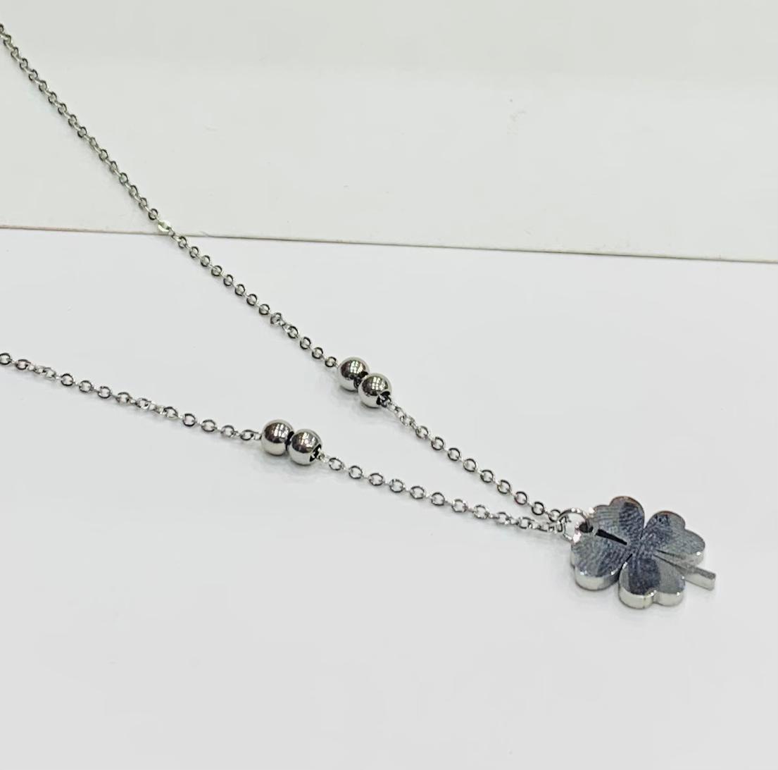 Elegant Silver Clover Pendant Necklace – Minimalist Jewelry